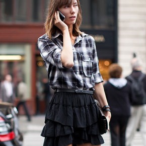 Street Style - Falda de cuero y camisa cuadros
