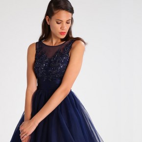 cómo combinar el color azul indigo en tu ropa