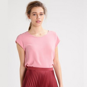 cómo combinar el rosa y rojo en tu ropa