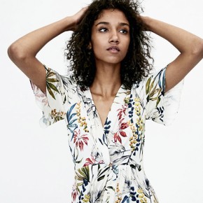 cómo combinar vestidos de flores