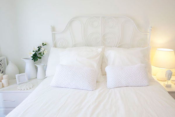 cómo decorar un dormitorio blanco